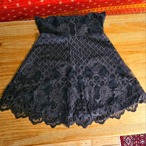 3 for $20.💸 Grey Lace Mini Dress. - Picture 9 of 9